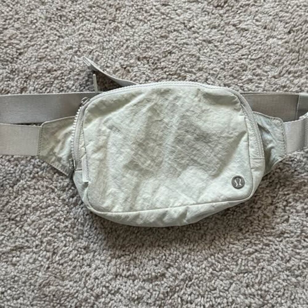 Lululemon Everywhere Belt Bag